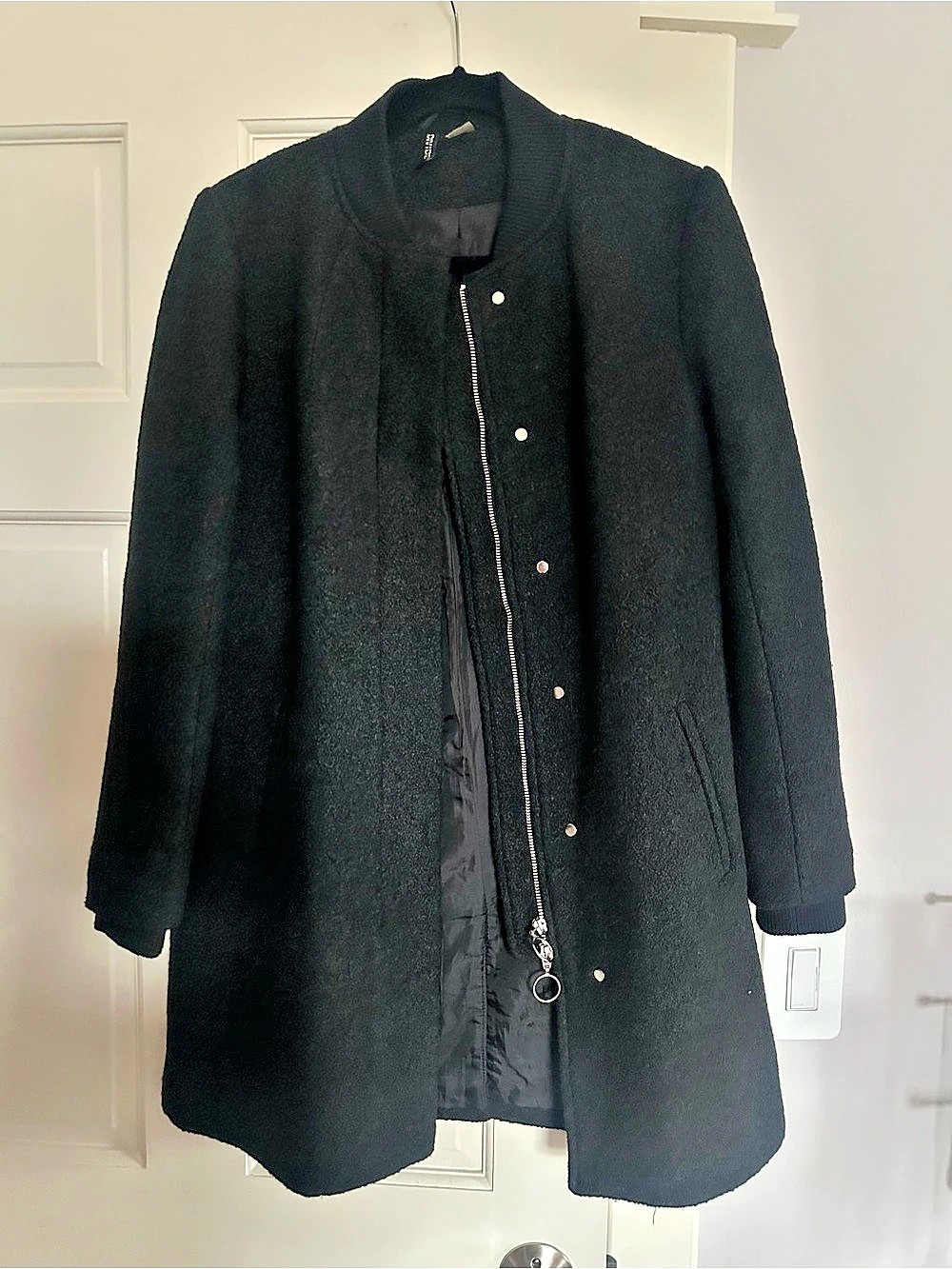 DIVIDED H&M Black Snap-Front Coat Size Medium Like New